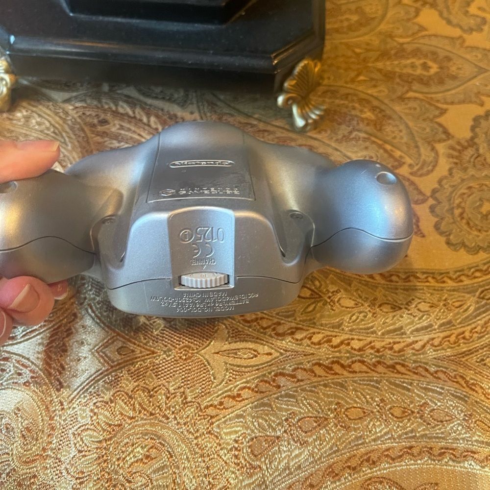 Silver Gray Gamecube Controller - Picture 4 of 8